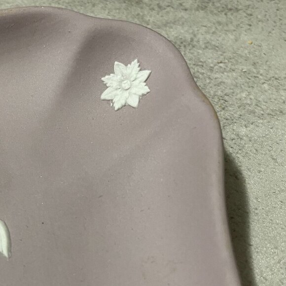 Vintage Wedgwood Lilac Jasperware Seasons Cherub 4" Square Trinket Dish England - Picture 3 of 5